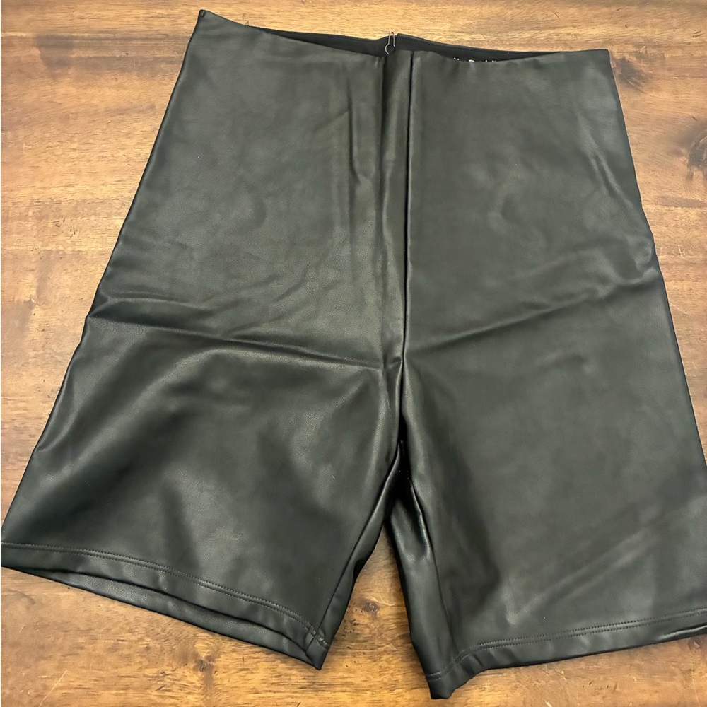 Abercrombie & Fitch Biker Shorts Women’s Medium Black Faux Leather